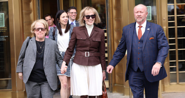 E. Jean Carroll, la mujer que logró que Donald Trump pague por sus abusos