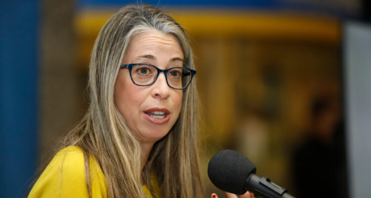 Embajadora de EEUU descarta que lanzas internacionales pongan en riesgo Visa Waiver para chilenos