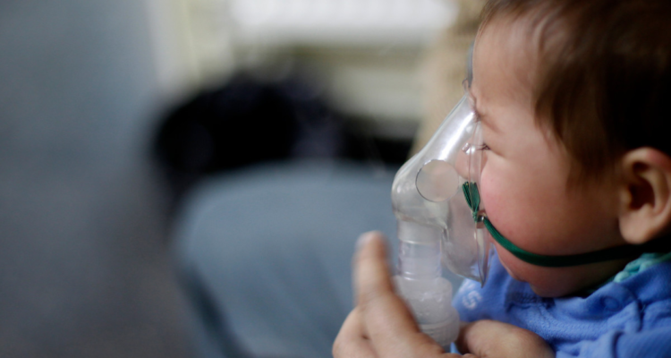 Pediatras reportan colapso en urgencias tras aumento de enfermedades respiratorias en el Bío Bío