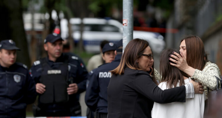 Nueve muertos por tiroteo realizado por alumno en una escuela de Belgrado