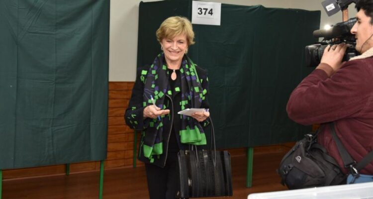 Research Chile: Matthei sigue siendo mejor opción presidencial de derecha en eventual segunda vuelta