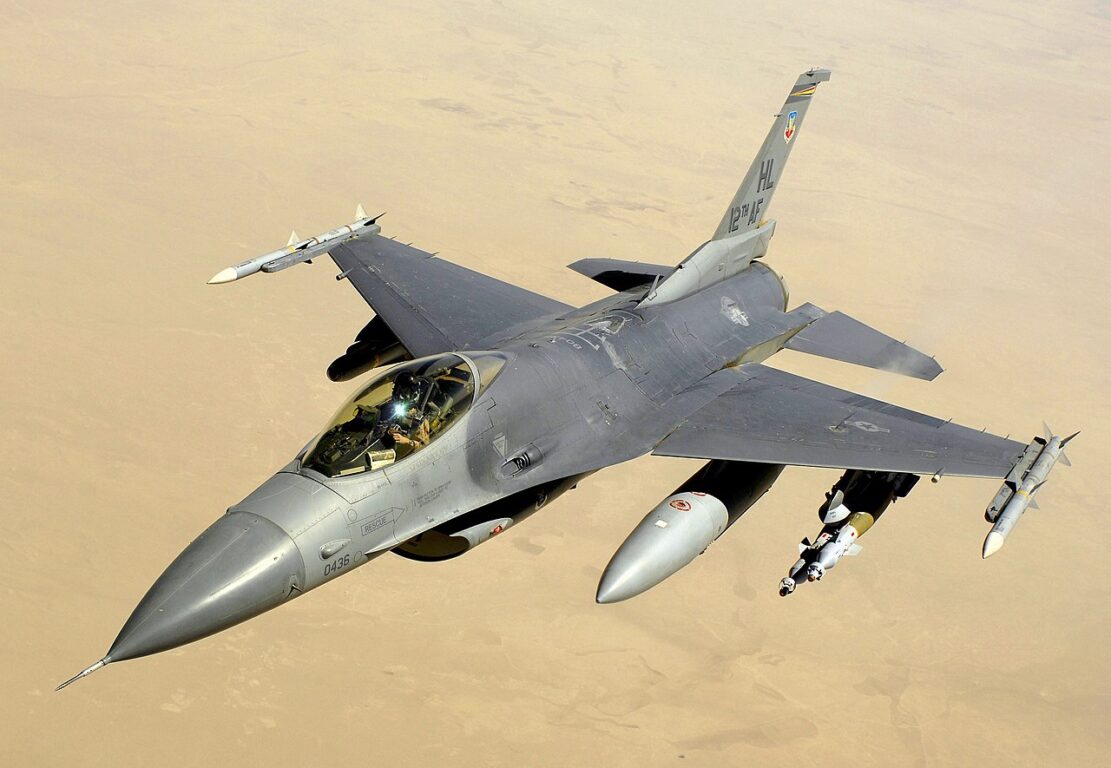 Un F-16C de EEUU volando sobre Irak en el 2008