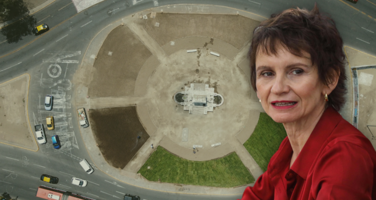 ¿Fin a la Plaza Baquedano?: Tohá anuncia modificaciones con “más espacio peatonal y menos vehicular”.