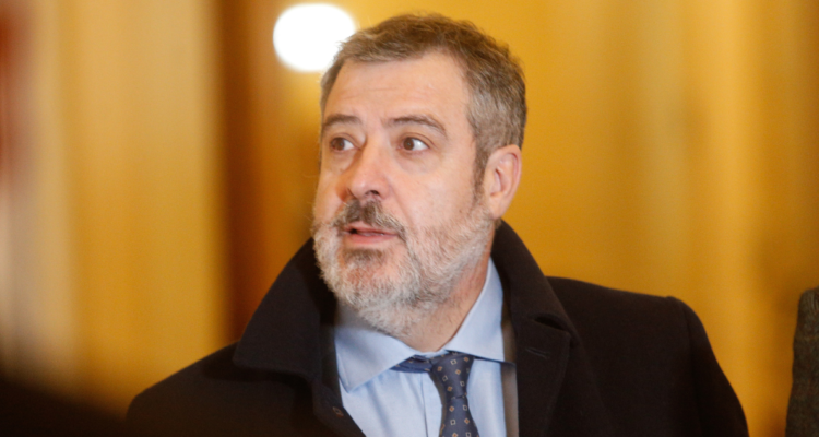 Fonasa acusa “crisis de incertidumbre” por fuga de 360 mil personas desde isapres entre 2022 y 2023.