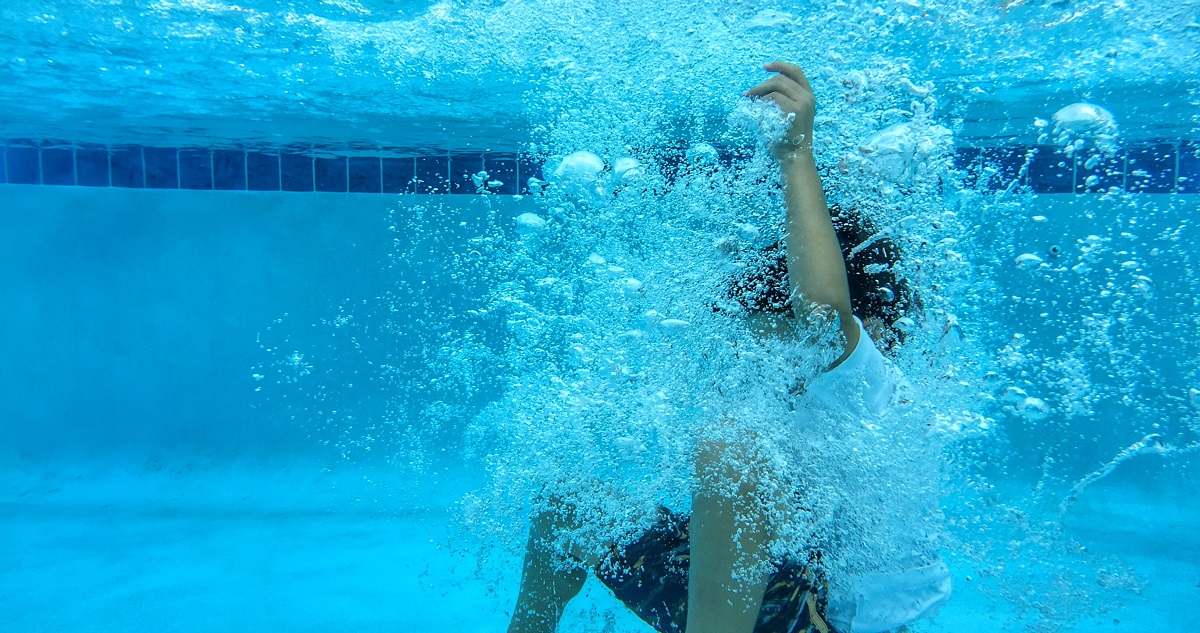 Francia prohibirá la venta y llenado de piscinas a sus ciudadanos en la región sureña de los Pirineos Orientales debido a la grave sequía que enfrenta el país europeo.