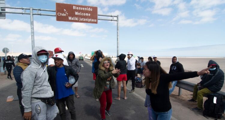 Formalizarán a los dos extranjeros detenidos por desórdenes públicos en la frontera de Chile con Perú