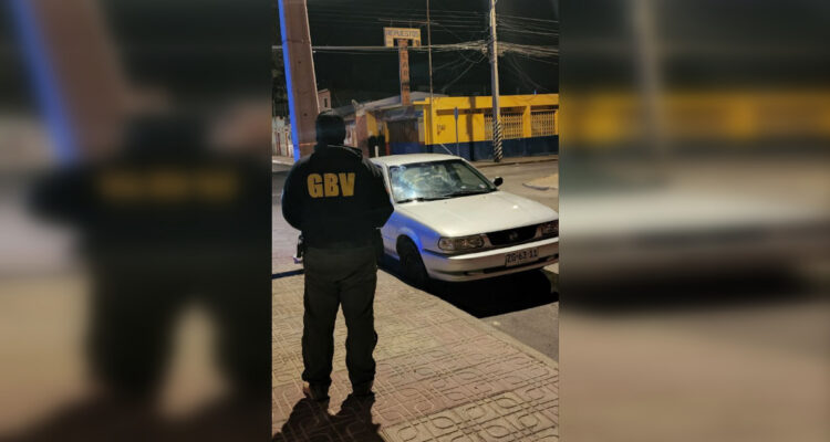 Gobierno boliviano dona a indígenas altiplánicos vehículos robados desde Chile