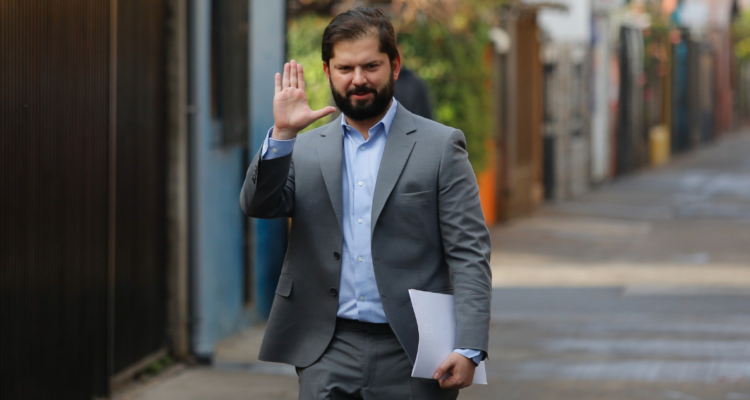 Gobierno cumple y reduce listas de espera en un 32%: “Es una baja significativa pero aún insuficiente”.