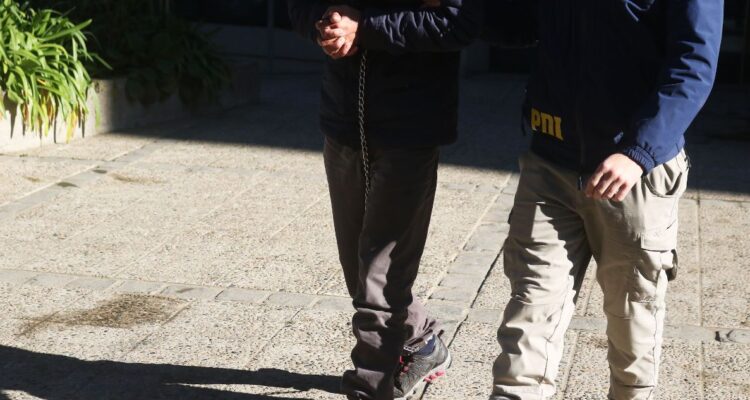 Vendía por redes sociales: detienen a hombre acusado de tráfico de drogas mediante delivery en Temuco