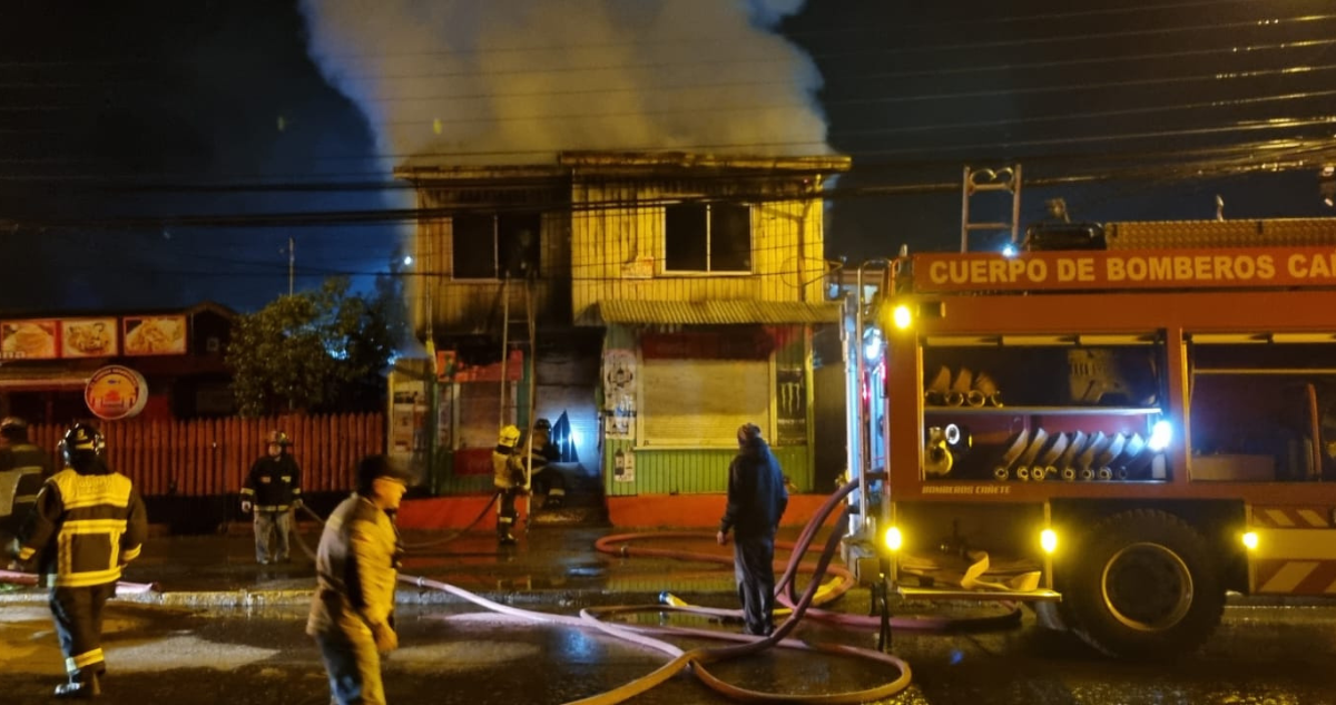 Un muerto deja incendio que afectó a dos casas en Cañete