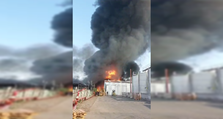 Gigantesco incendio afecta a empresa donde hay productos químicos en Lampa