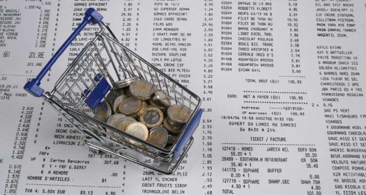 La Fed reitera que reducir inflación tomará tiempo y que no aplicar medidas prolongará daño a familias