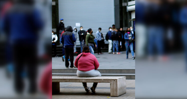 ¿En qué trabajan, qué edad tienen?: La fuerte alza de la ocupación informal en Chile