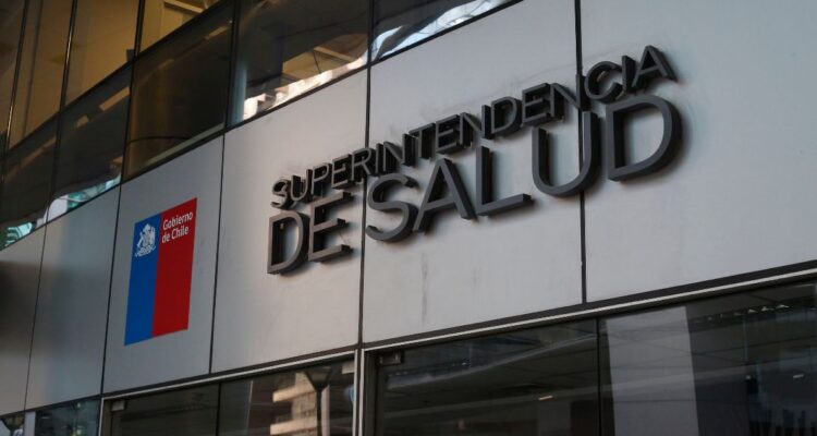 Isapres tendrían que devolver 1,1 billones de pesos para cumplir fallo de la Corte Suprema