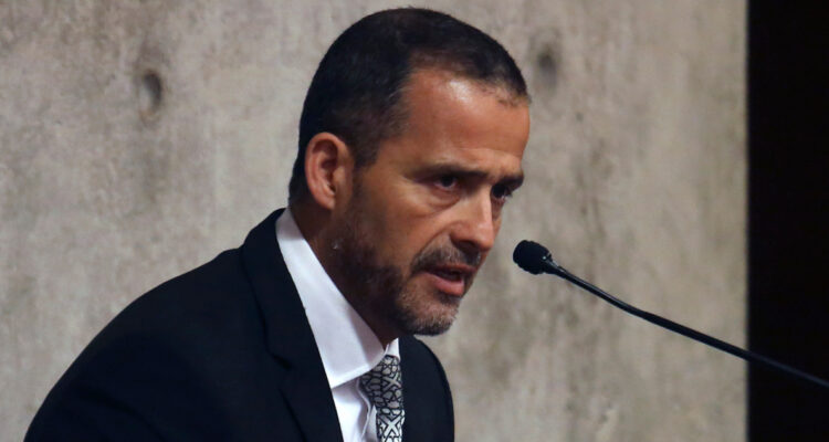 El periodista Iván Núñez declarando como víctima en un juicio por estafa.