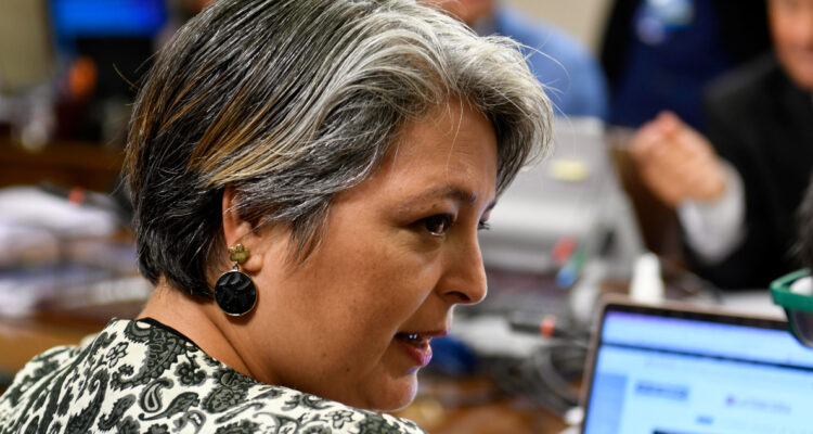 Jara defiende 6% para ahorro colectivo y señala que mientras AFP ganan utilidades, multifondos caen