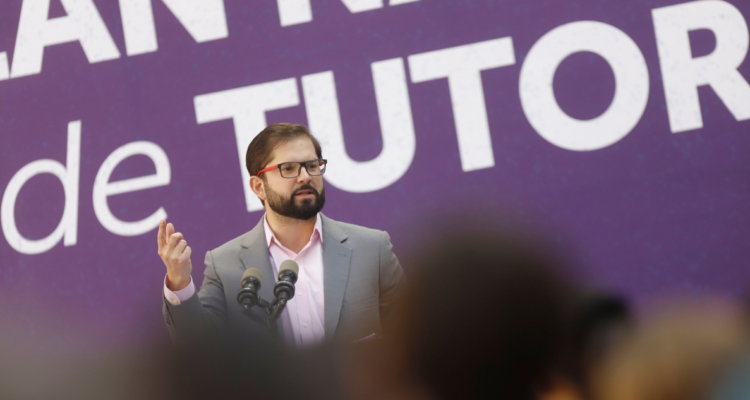 “Juntos somos más fuertes”: el llamado a la unidad de Boric por anuncio de Plan Nacional de Tutorías.
