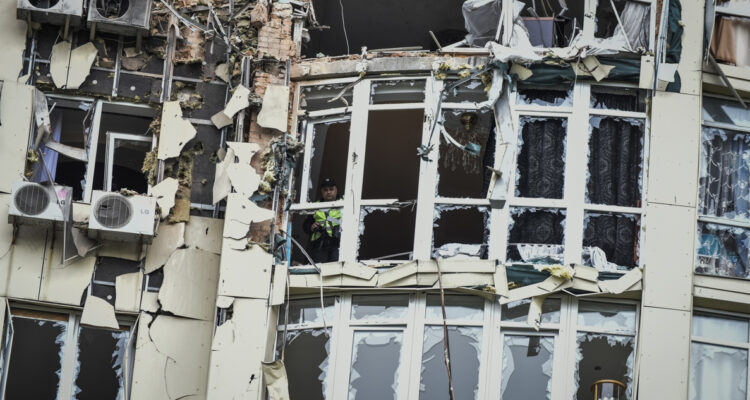 Cinco heridos deja nuevo ataque ruso con misiles y drones sobre Kiev y Odesa