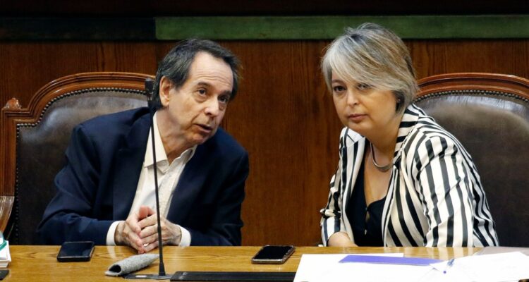 Denuncia contra exsubsecretario Larraín se habría presentado tras comportamientos repetidos