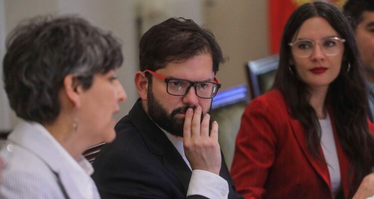 El gobierno finalmente ingresó la Ley Corta de Isapres: primero deberá pasar por el Senado.