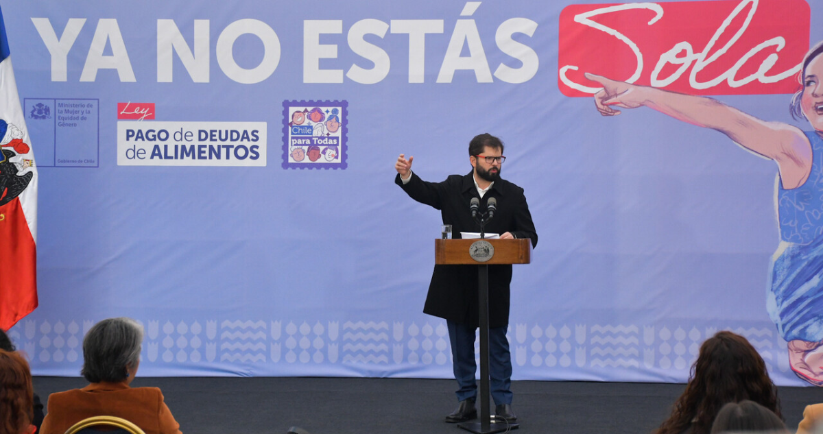 Presidente Boric anunciando los detalles de la ley papito corazón