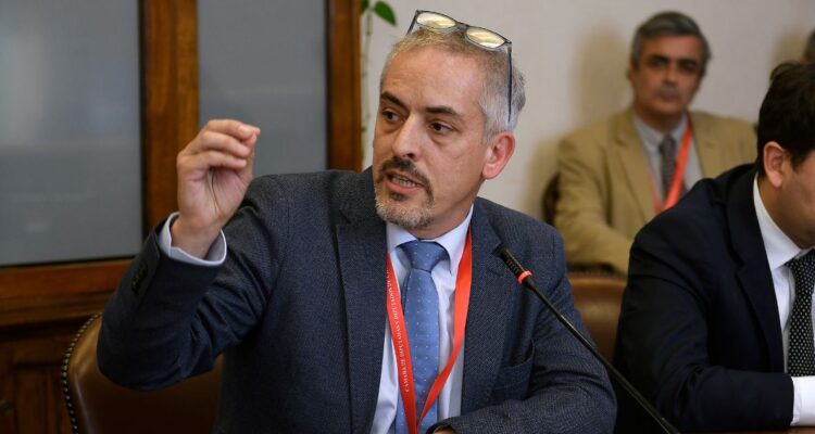 Director del Servicio Nacional de Migraciones, Luis Thayer.