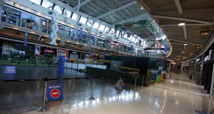 Cuatro detenidos deja asalto a Mall Sport: carabineros dispararon contra delincuentes