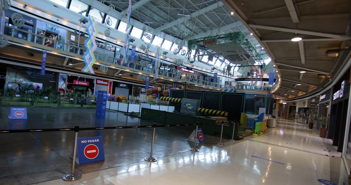 Cuatro detenidos deja asalto a Mall Sport: carabineros dispararon contra delincuentes