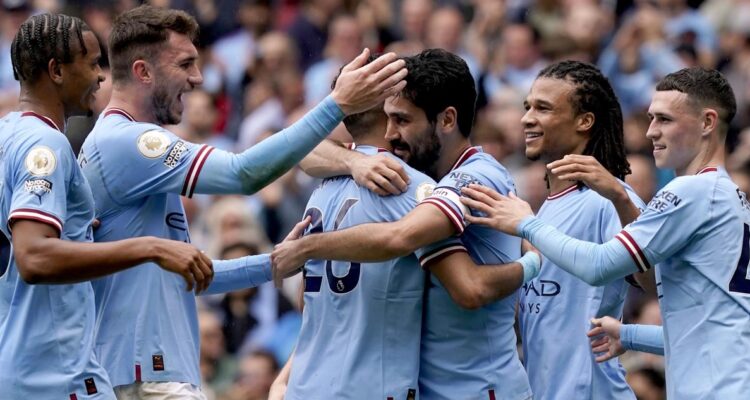 Manchester City derrotó a Leeds y se encamina al bicampeonato en Premier League.
