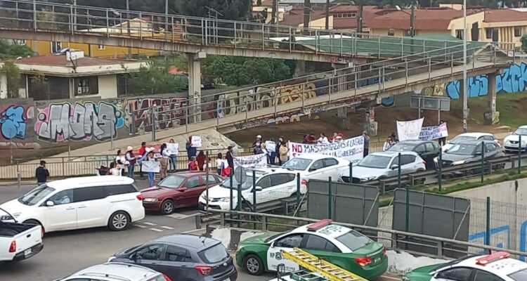 Familias de toma protestan contra orden de desalojo