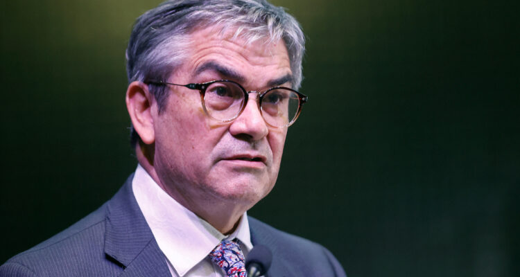 “Los fallos judiciales deben cumplirse”: Mario Marcel habla de ‘proyecto alternativo’ para las Isapres