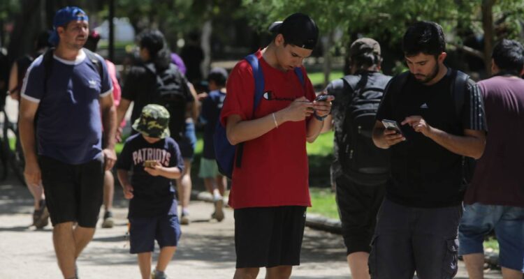 Laborum: el primer empleo de más de la mitad de los chilenos fue distinto al sector que estudió