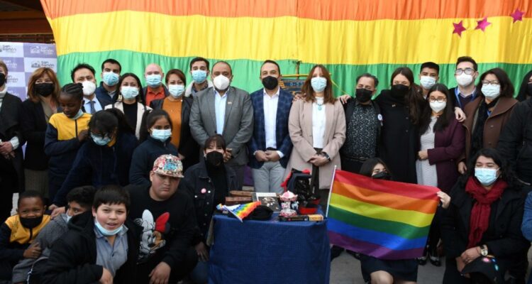 Mineduc busca que los colegios sean espacios inclusivos para estudiantes LGBTIQ+