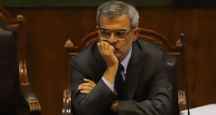 Ministro de Justicia califica de “preocupante” el 36% de apoyo al golpe de 1973 conocido en encuesta