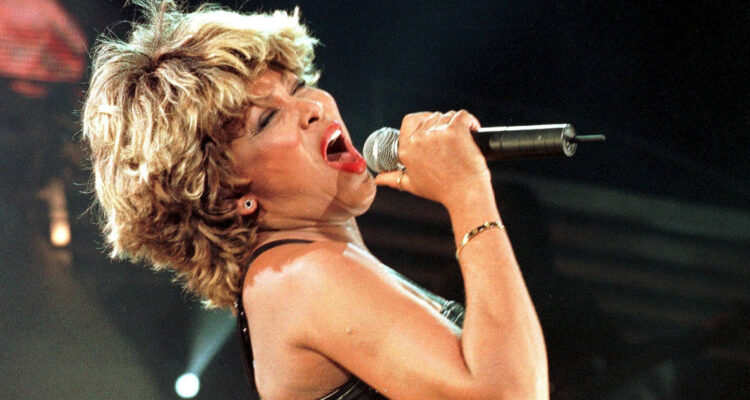 Tina Turner cantando en el escenario. La cantante falleció tras una larga enfermedad.