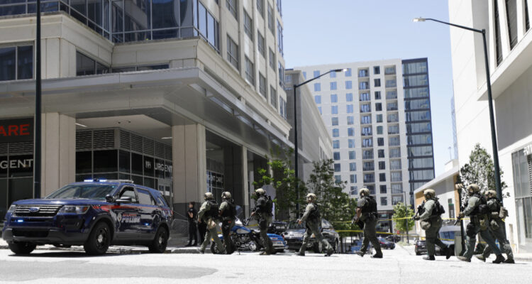 Al menos un muerto y tres heridos por tiroteo en edificio de oficinas en Atlanta