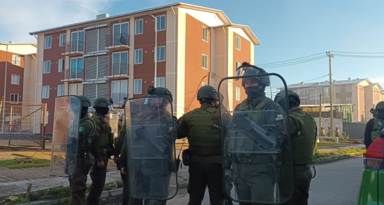 Mujer justifica toma de departamentos en San Pedro de la Paz: Son regalados a los exonerados políticos