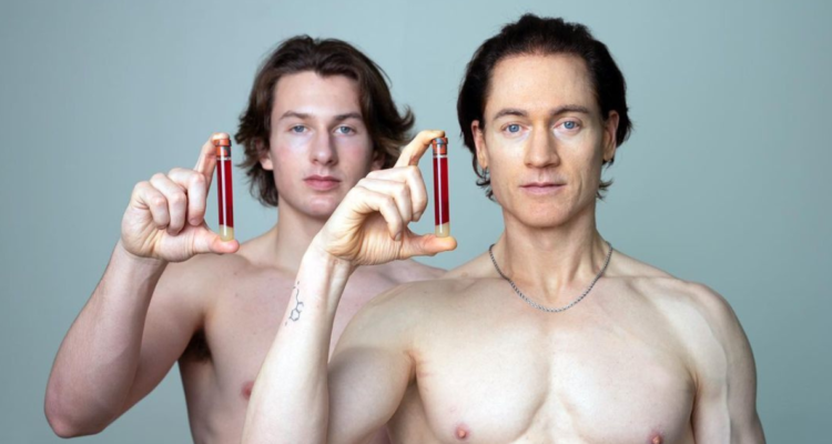 Multimillonario uso sangre de su hijo de 17 años para transfusión y mantener joven para siempre