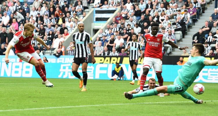 Newcastle cae ante Arsenal que sigue en pelea por la Premier League