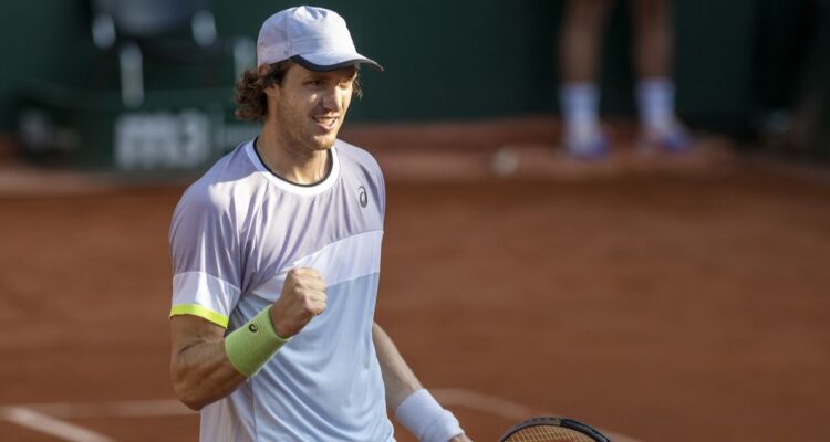 Nicolás Jarry ya tiene horario para medirse a Tommy Paul en Roland Garros.