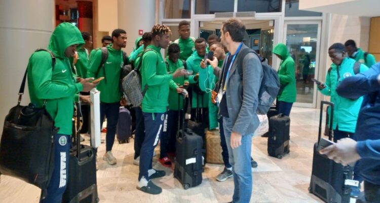 Nigeria se lanzó contra Argentina por perder un día al quedar retenidos sin explicación en un aeropuerto.