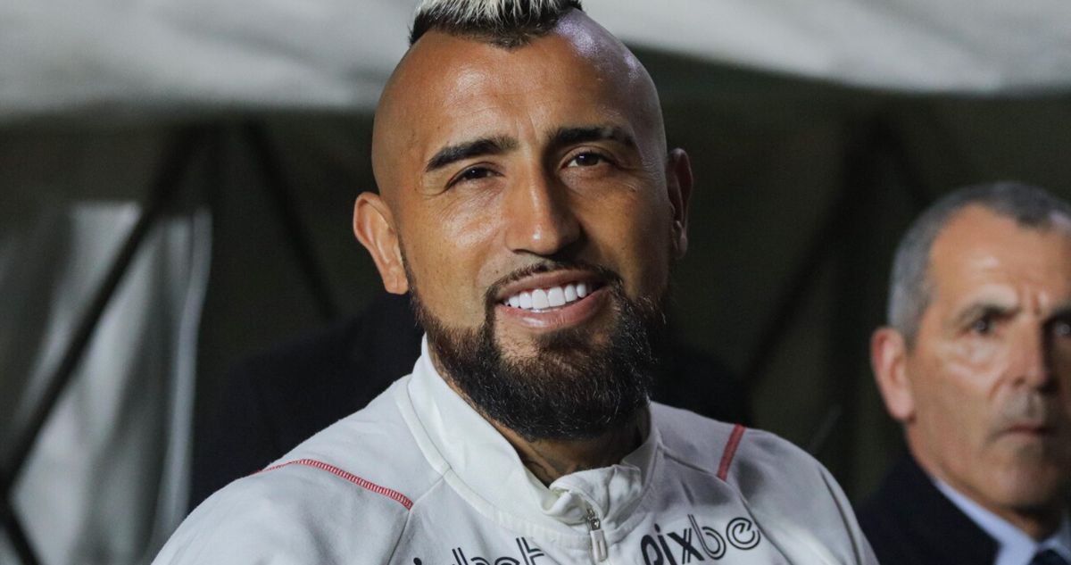 Recibió la ‘8’ de los Diablos Rojos: Ñublense homenajea a Vidal previo al cruce copero con Flamengo