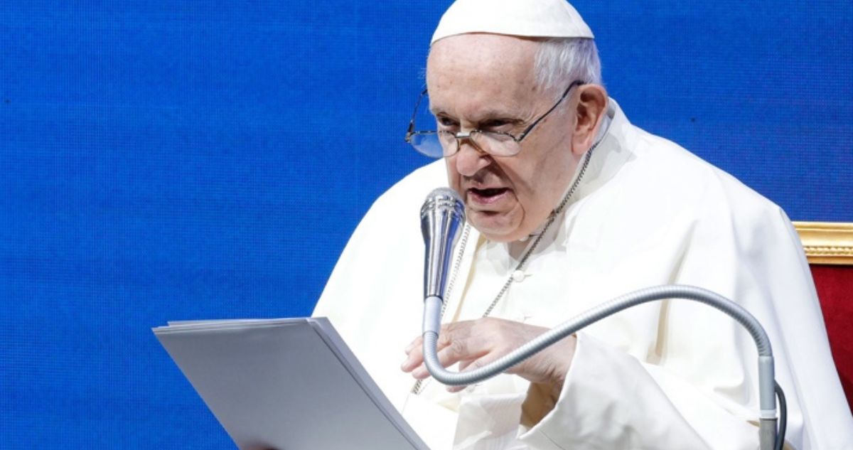 Papa Francisco regaña a mujer por pedir bendecir a su mascota