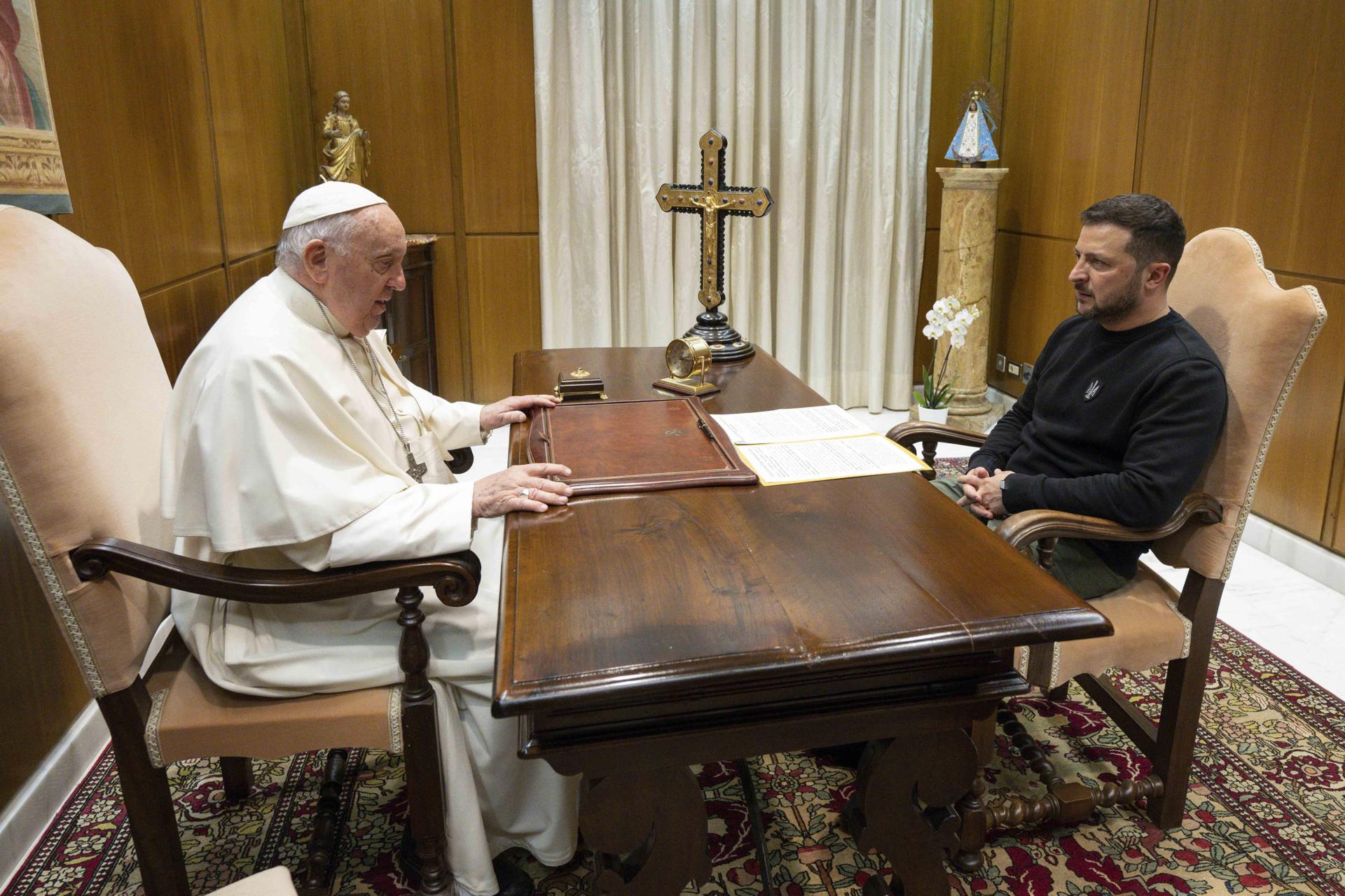 El Papa y Zelenski