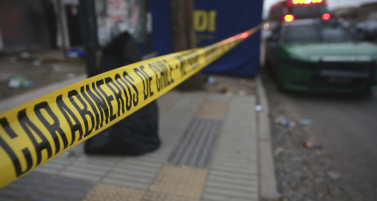 Personal de Carabineros trabajando en lugar de homicidio en Pedro Aguirre Cerda