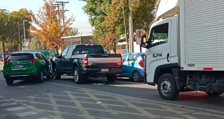 Un detenido tras robo de camión en la RM: delincuentes hicieron encerrona con cinco vehículos