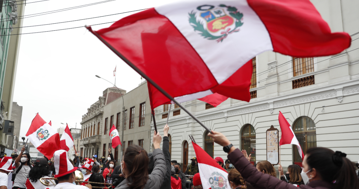 Perú: recursos públicos perdidos por corrupción habrían eliminado la pobreza, asegura Contraloría