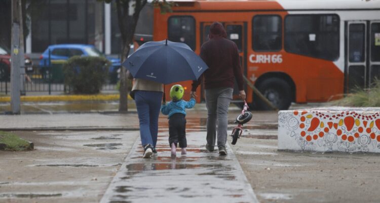 Pronostican precipitaciones para los próximos días en Santiago: decretan Alerta Temprana Preventiva