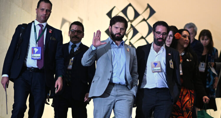 Prensa brasileña califica a Boric como “mal ejemplo” para Latam por sus duras críticas contra Maduro