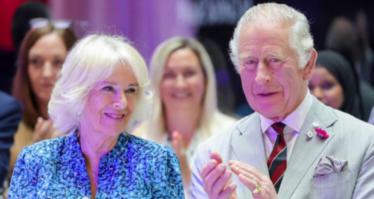 La reina Camilla y el Rey Carlos III juntos. El romance de ambos salió a la luz en el llamado Tampongate, la filtración de una llamada íntima.